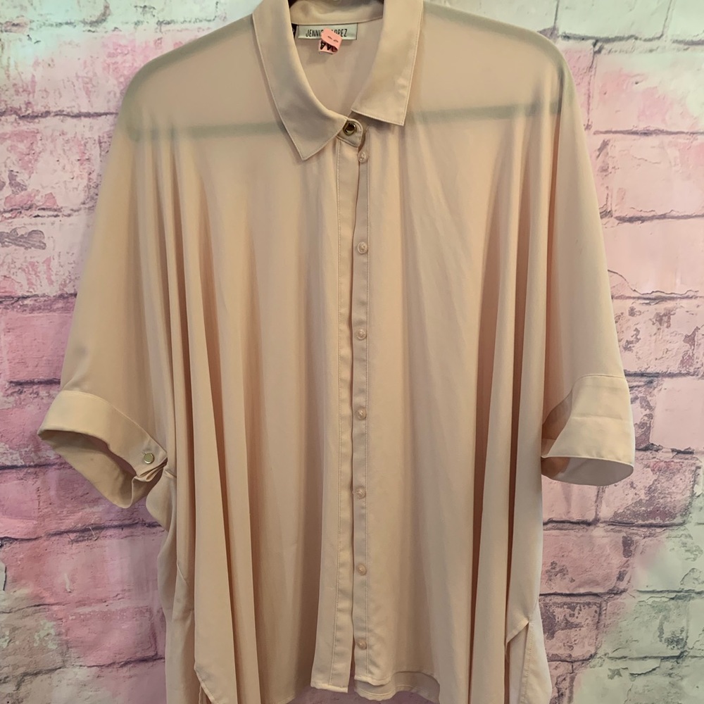 Gorgeous Jennifer Lopez Cyrene colored blouse